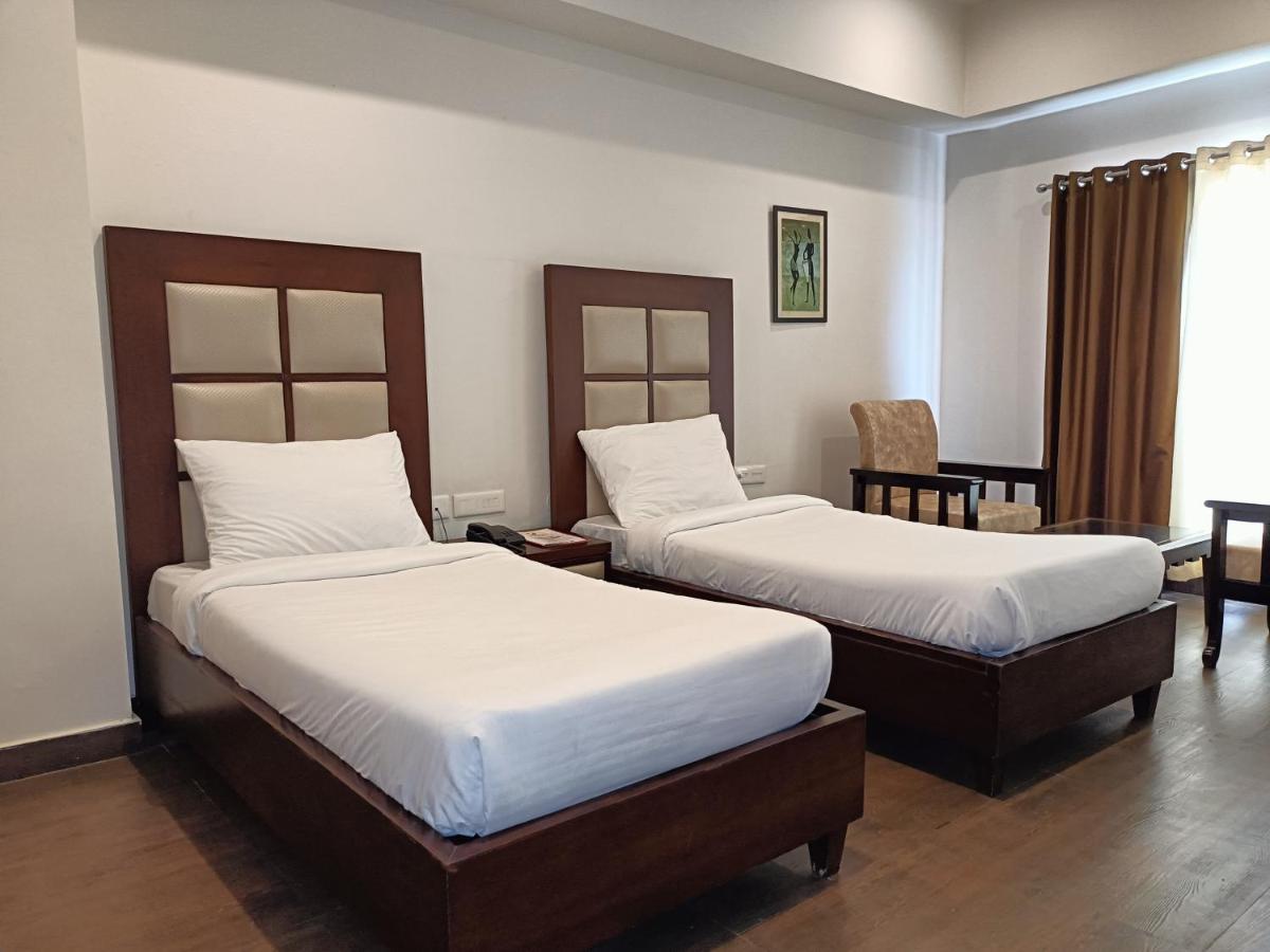 Royal Palm Resort Hisar Bagian luar foto